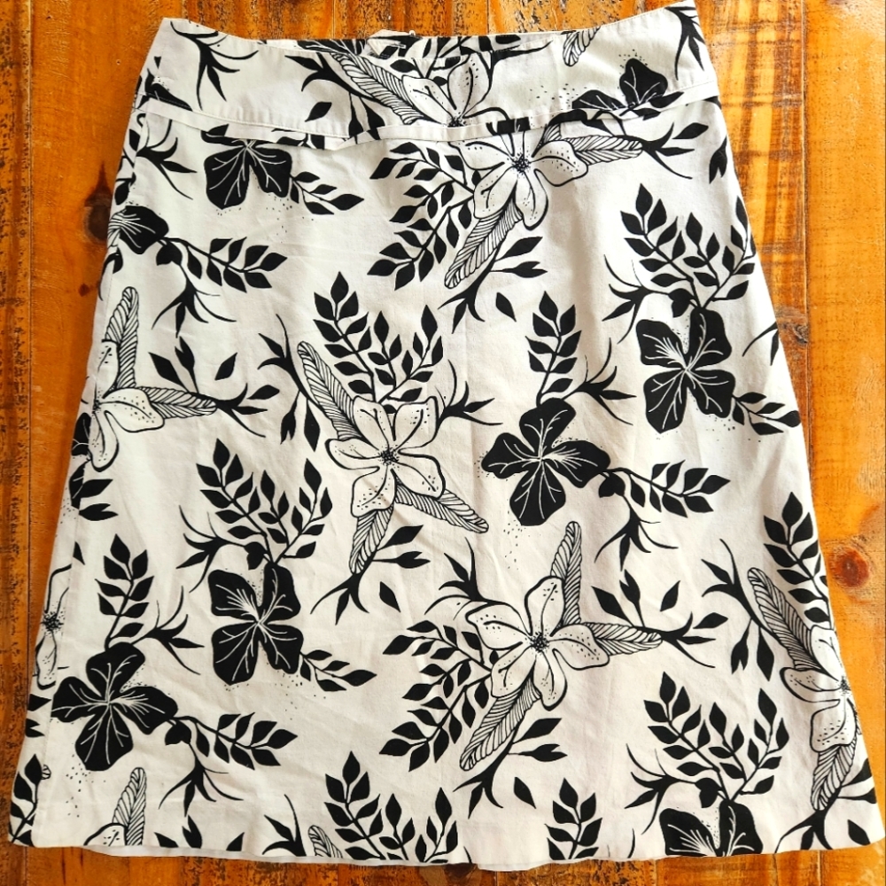 ⬛ H&M skirt